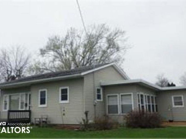 1401 F Avenue, Vinton, IA 52349