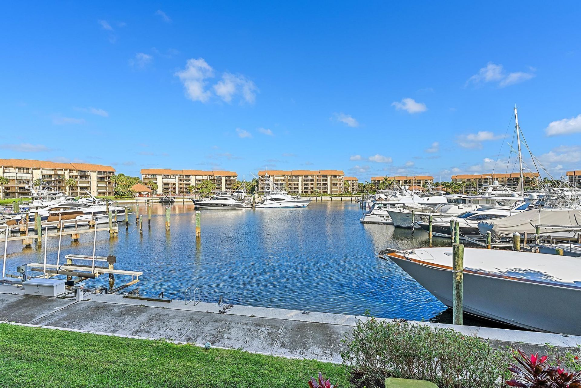 601 Seafarer Circle, Unit 201, Jupiter, FL 33477 Photo