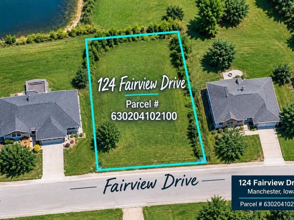 124 Fairview Drive, Manchester, IA 52057