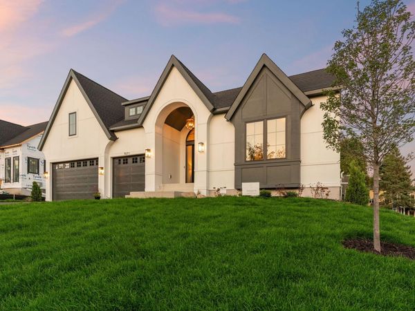 9270 Kiowa Trail , Chanhassen, MN 55317