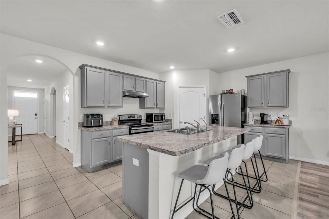 988 Cambridge Drive, Winter Haven, FL 33881 Photo