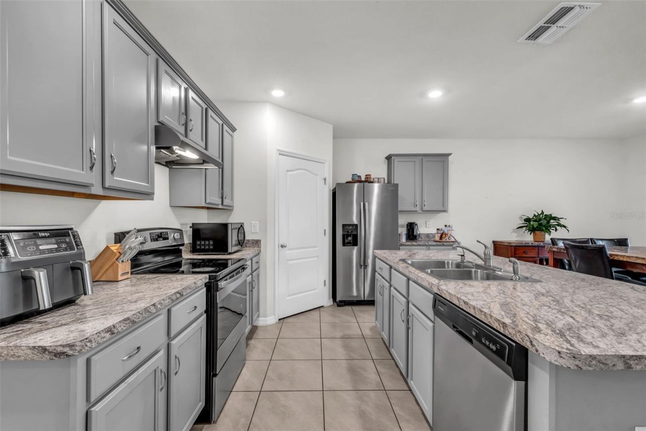 988 Cambridge Drive, Winter Haven, FL 33881 Photo