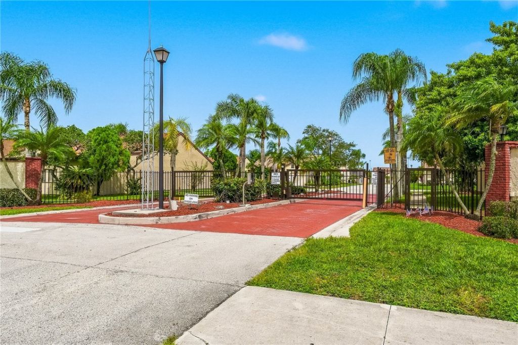 2270 SE Brekenridge Circle, Port Saint Lucie, FL 34952 Photo