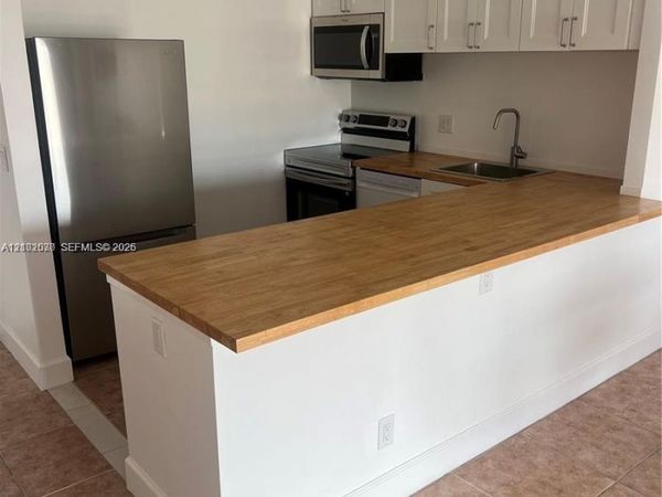 1455 N Treasure Dr , Unit 5B, North Bay Village, FL 33141