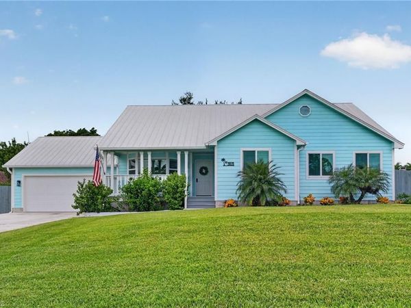 20520 Pine Tree LN , ESTERO, FL 33928