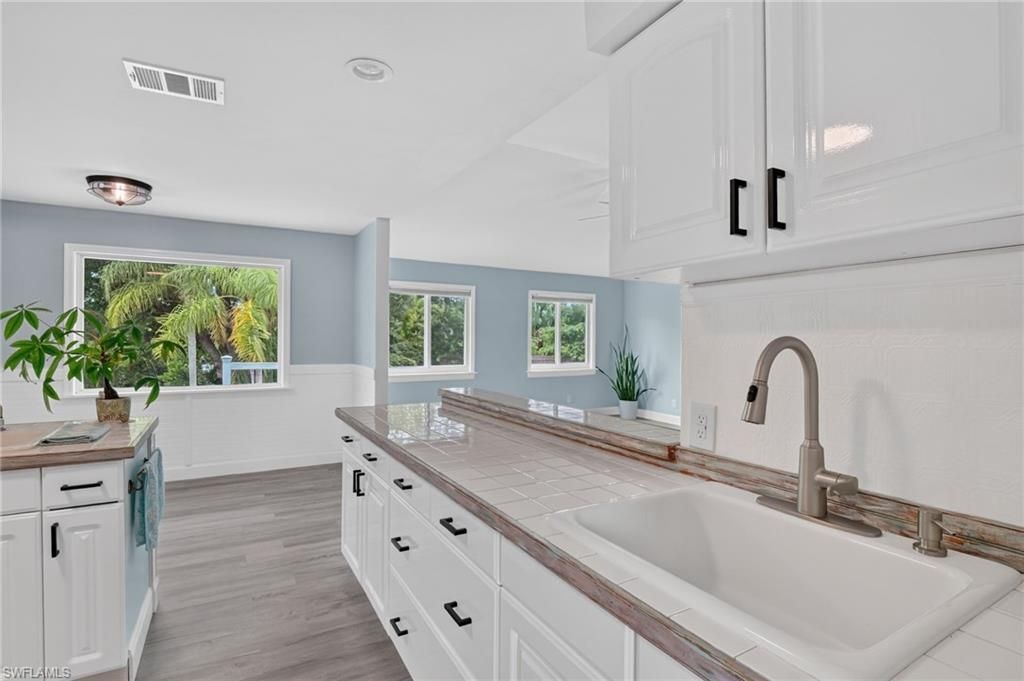 20520 Pine Tree Ln, Estero, FL 33928 Photo