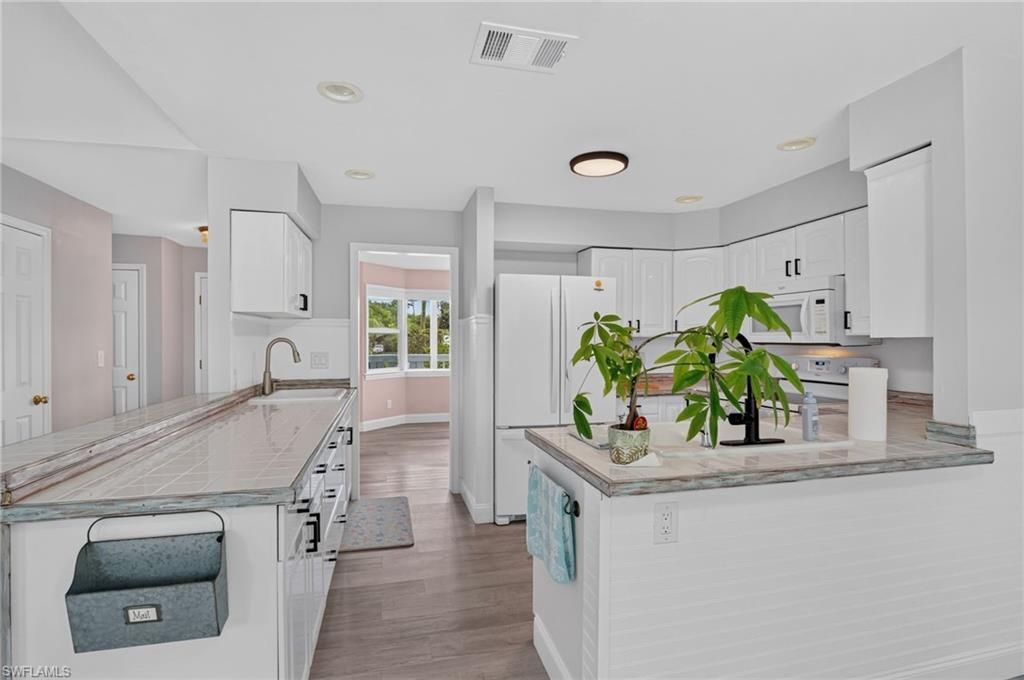 20520 Pine Tree Ln, Estero, FL 33928 Photo