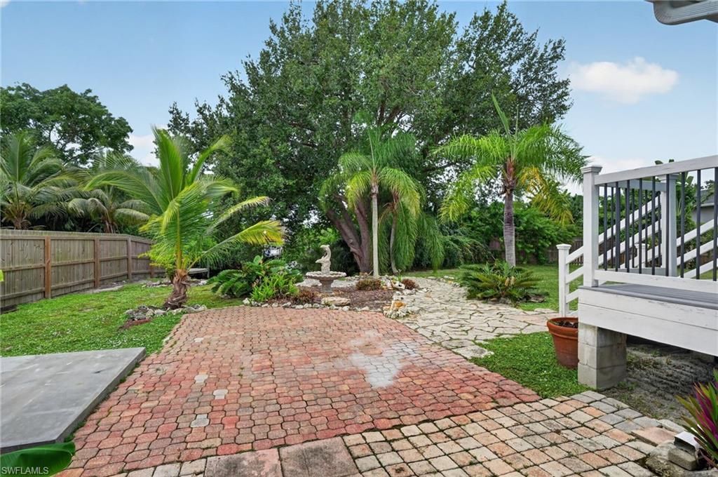 20520 Pine Tree Ln, Estero, FL 33928 Photo