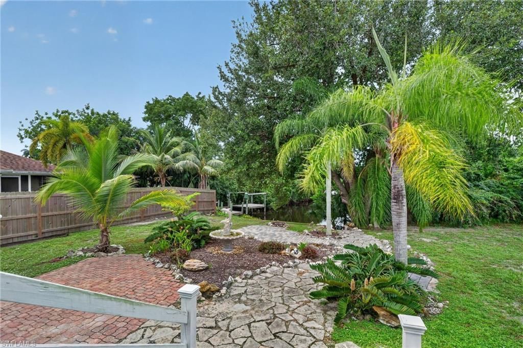 20520 Pine Tree Ln, Estero, FL 33928 Photo