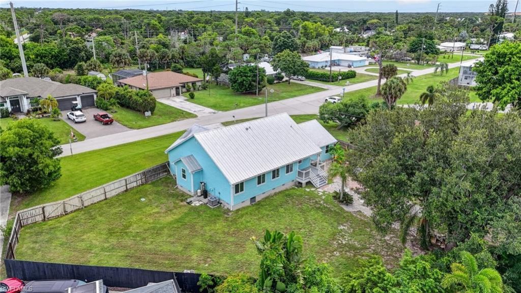 20520 Pine Tree Ln, Estero, FL 33928 Photo