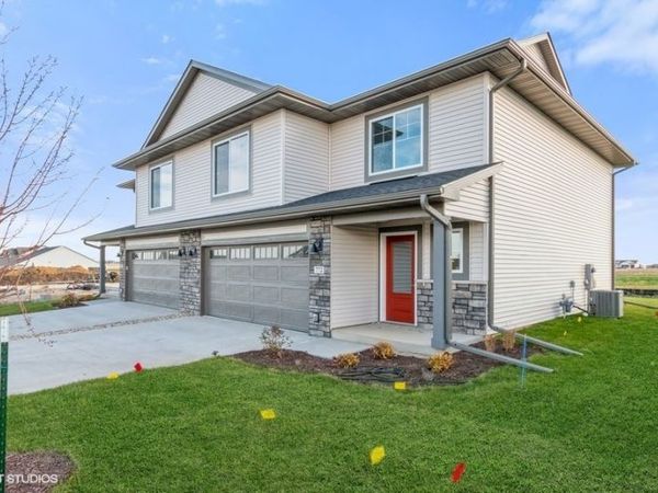 1095 Mary Lane , North Liberty, IA 52317