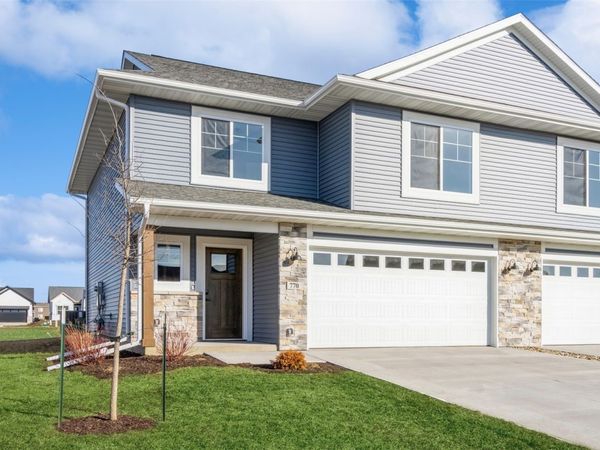 1097 Mary Lane , North Liberty, IA 52317
