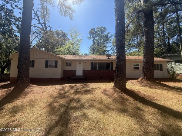 905 Raymond Road, Jackson, MS 39204