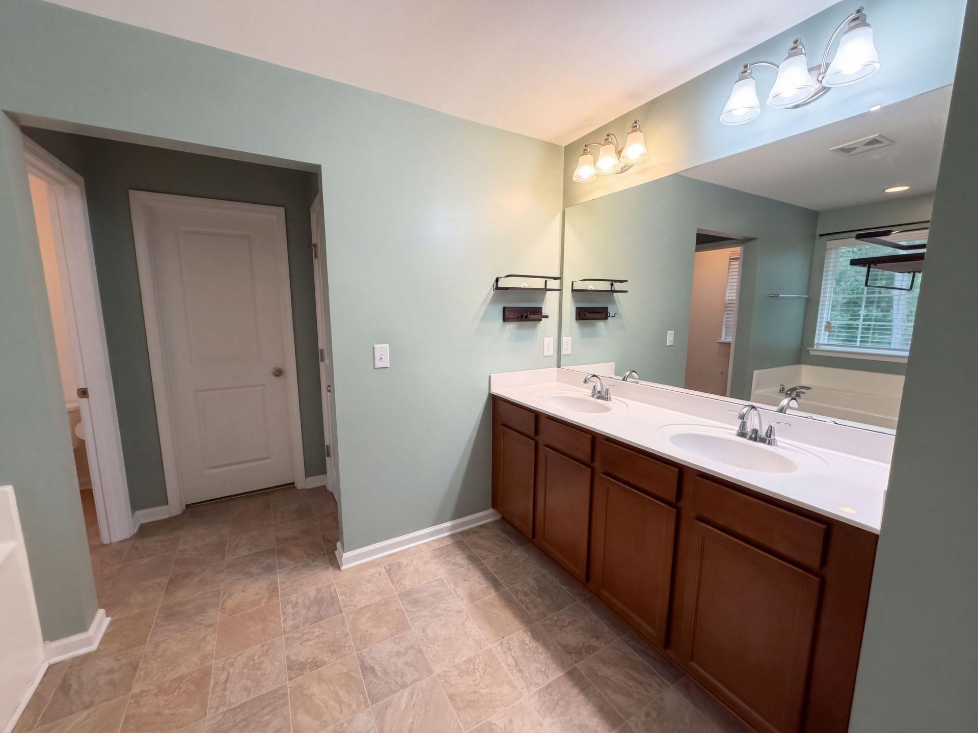 301 Freeland Way Photo 16