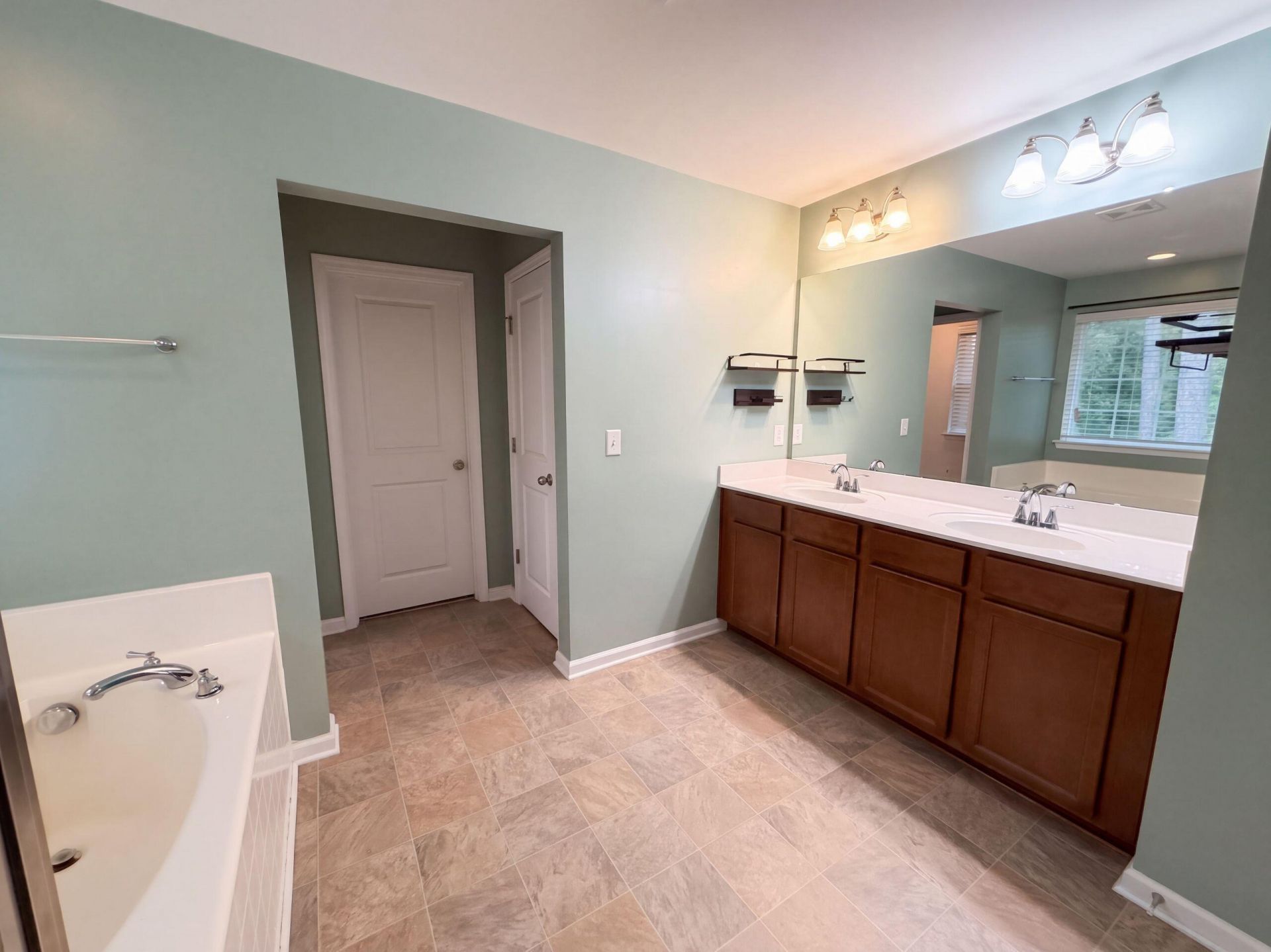 301 Freeland Way Photo 18