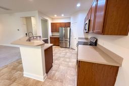 301 Freeland Way photo 4