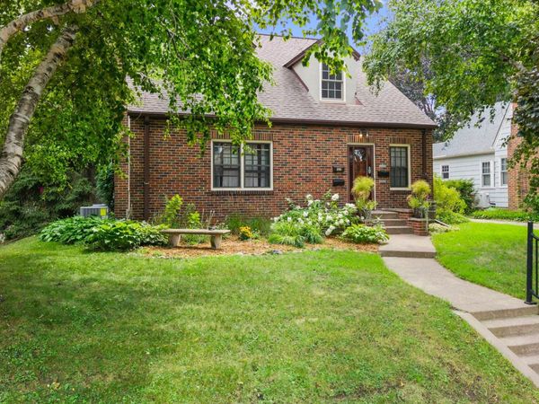 1522 Hague Avenue, Saint Paul, MN 55104