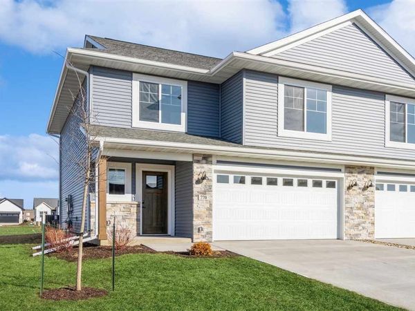 1097 Mary Ln, North Liberty, IA 52317