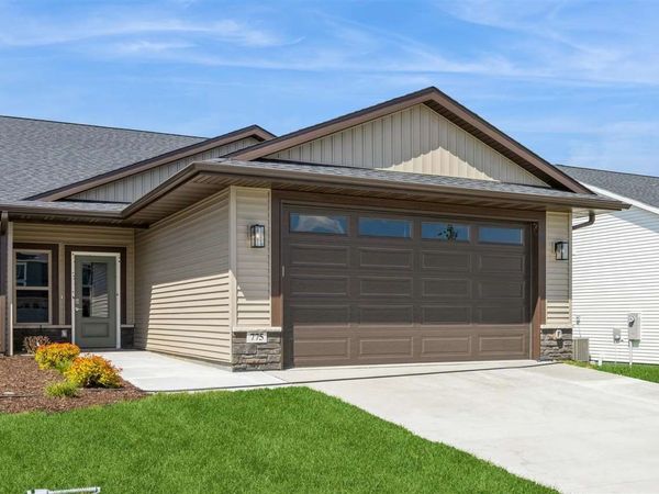 405 Solstice Ct, North Liberty, IA 52317