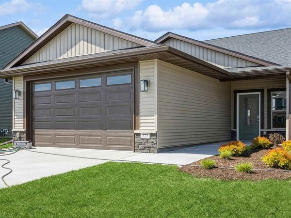 407 Solstice Ct, North Liberty, IA 52317
