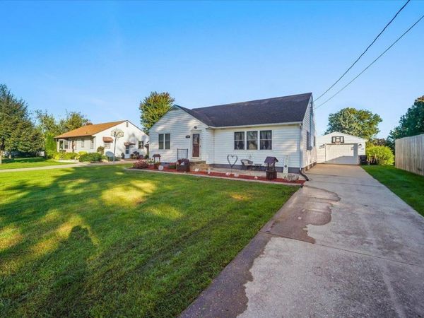 1405 Clark Street , Dysart, IA 52224