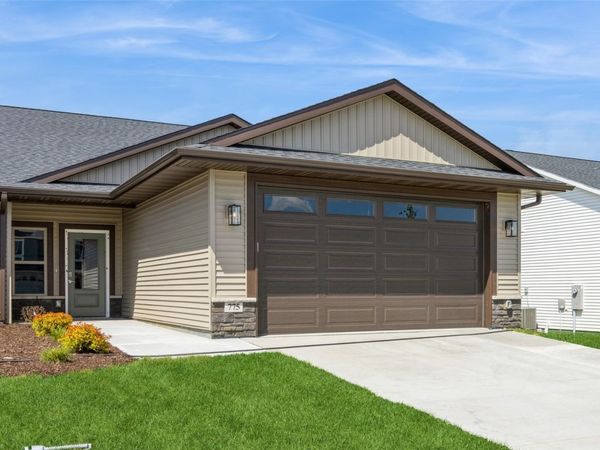 405 Solstice Court , North Liberty, IA 52317