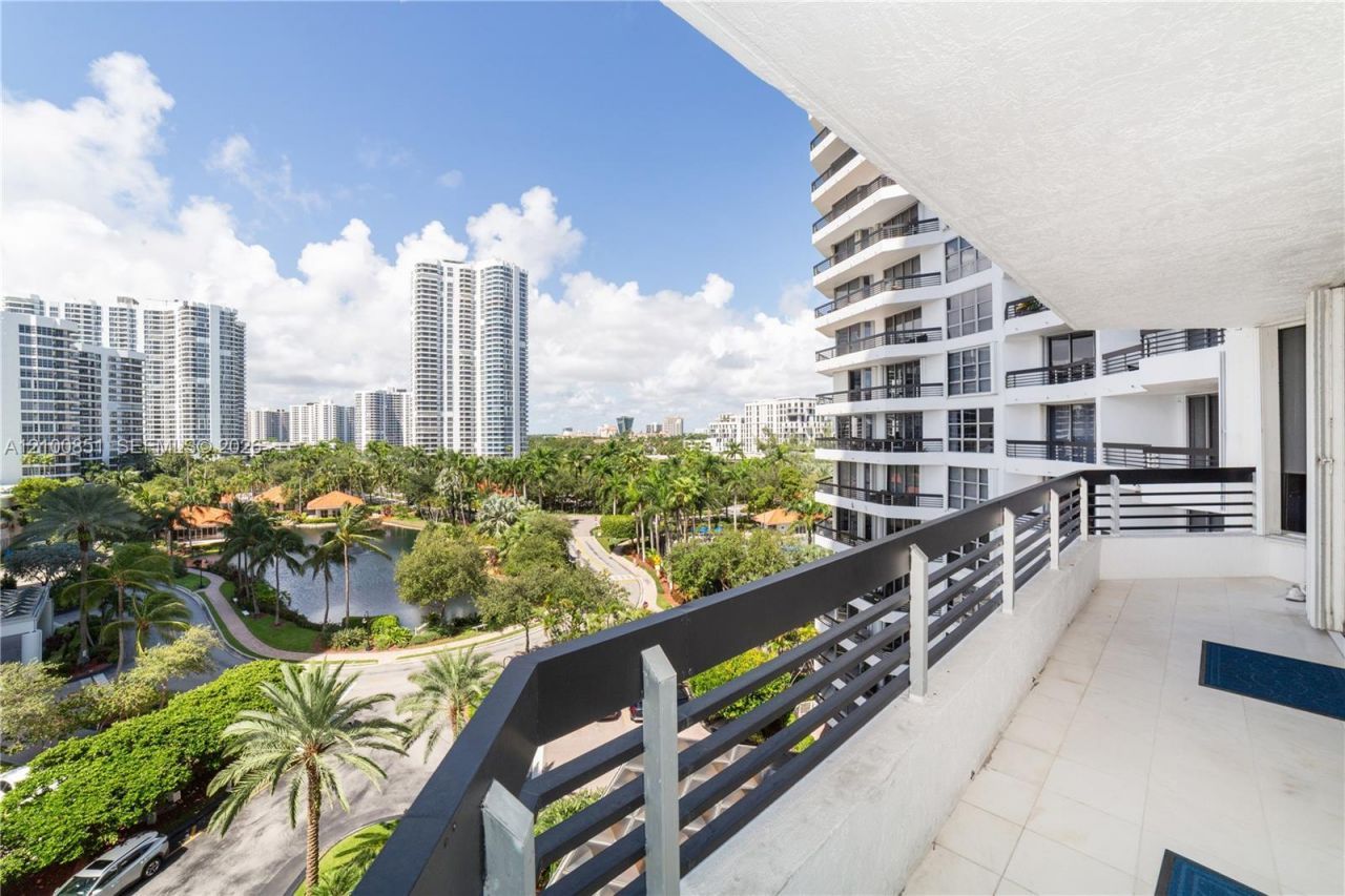19195 NE 36th Ct , Unit 802, Aventura, FL 33180 Photo