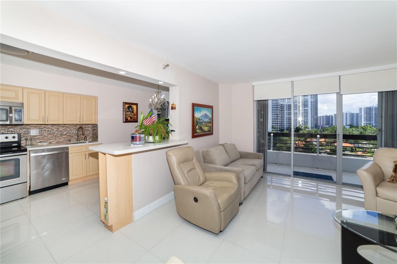 19195 NE 36th Ct , Unit 802, Aventura, FL 33180 Photo