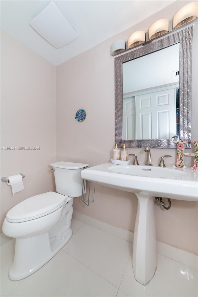 19195 NE 36th Ct , Unit 802, Aventura, FL 33180 Photo