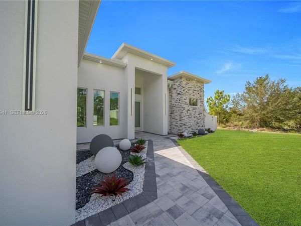 752 Clancy ST E , Lehigh Acres, FL 33974