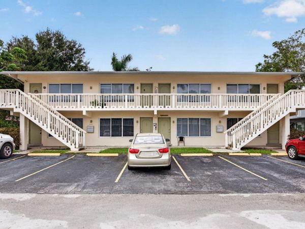 2160 NE 42nd Court, Unit 1, Lighthouse Point, FL 33064