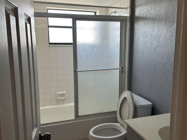 8020 HAMPTON Boulevard, Unit 410, North Lauderdale, FL 33068