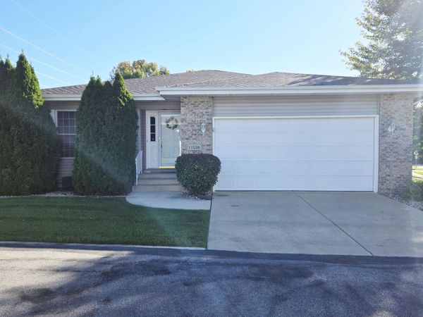11538 Homestead Village Court, St. John, IN 46373