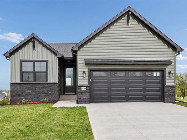 450 S Seven Oaks Rd, North Liberty, IA 52317