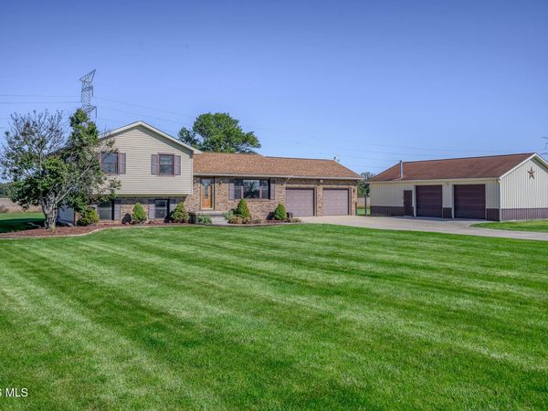 13266 King Road, Bowling Green, OH 43402