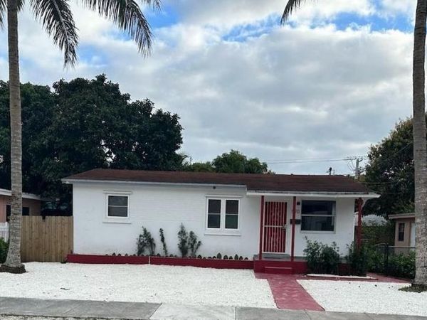 570 NE 132nd St , North Miami, FL 33161