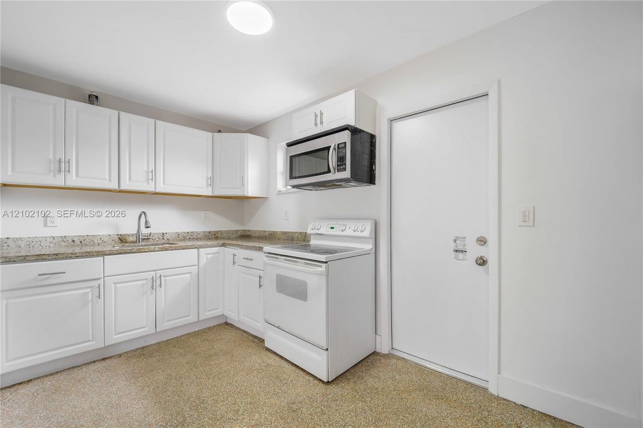 570 NE 132nd St , North Miami, FL 33161 Photo