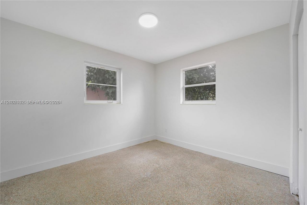 570 NE 132nd St , North Miami, FL 33161 Photo
