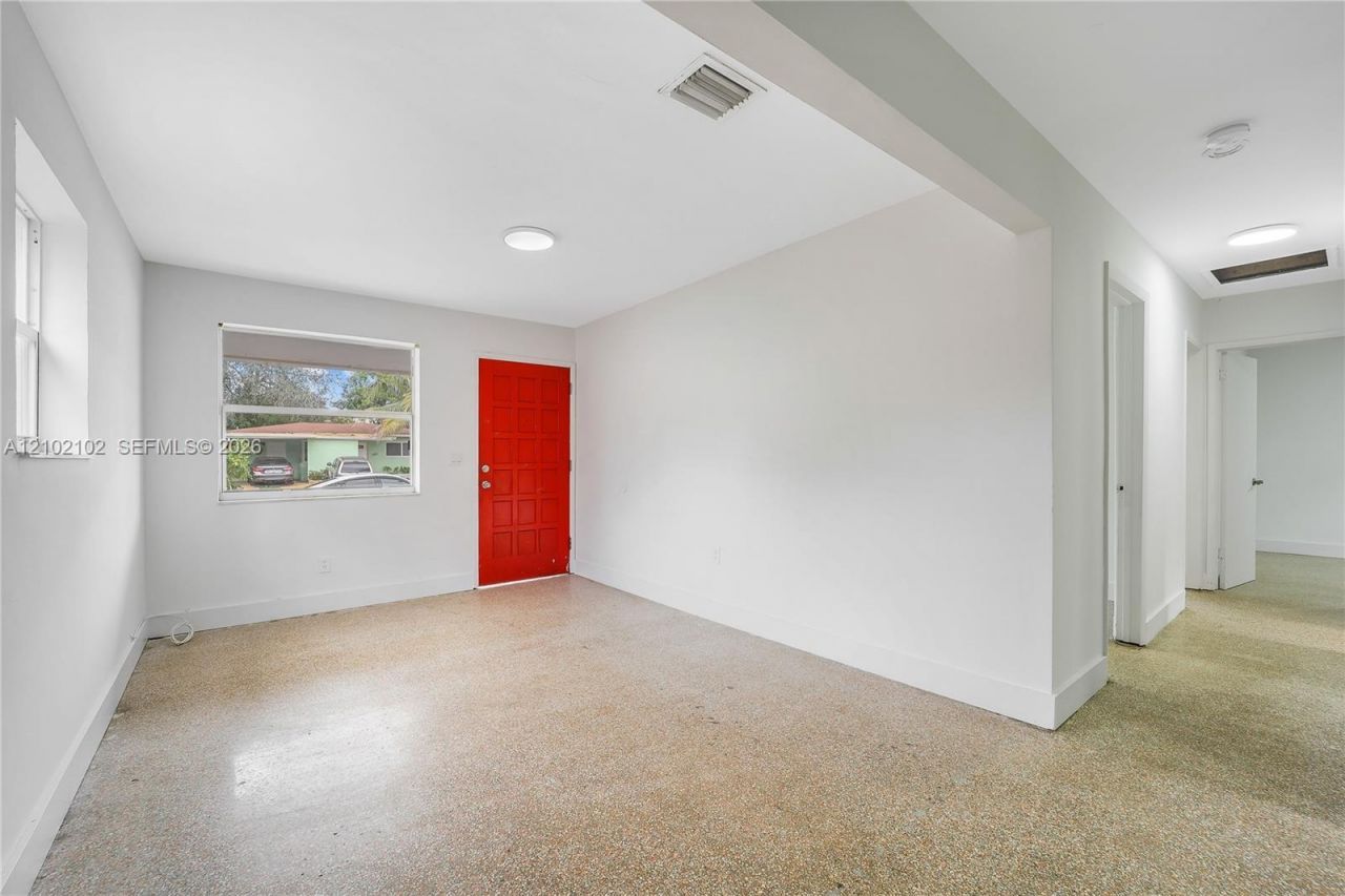 570 NE 132nd St , North Miami, FL 33161 Photo