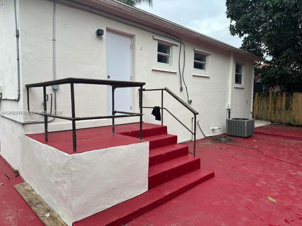 570 NE 132nd St , North Miami, FL 33161 Photo