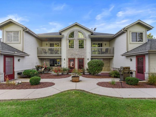 831 Quinlan Dr, Unit H, Pewaukee, WI 53072