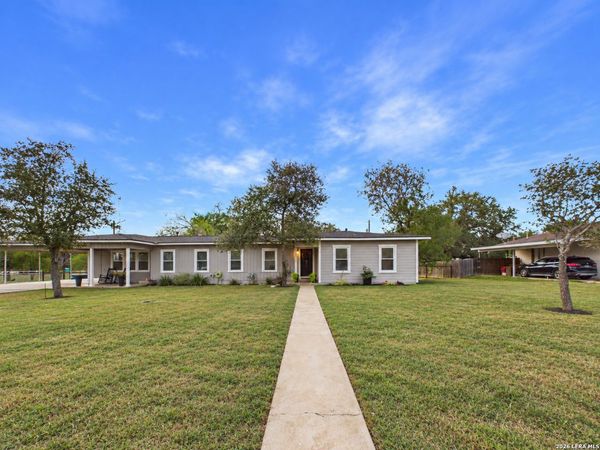 112 Live Oak, Poth, TX 78147