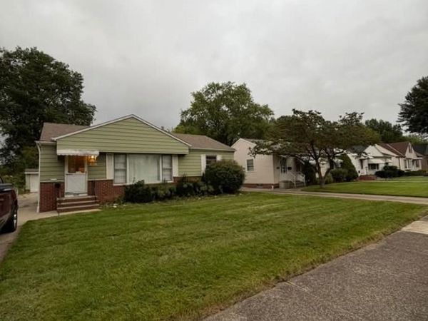 15317 Steinway Boulevard , Maple Heights, OH 44137