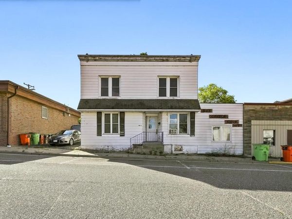110 E 4th Avenue, Unit 1-3, Stanley, WI 54768