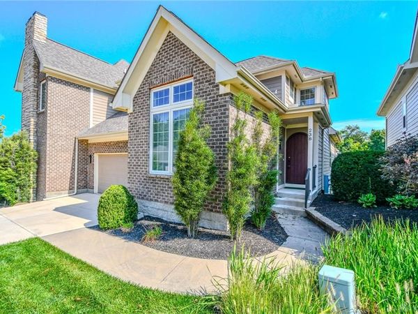 238 Pointe Oakwood Way, Oakwood, OH 45409