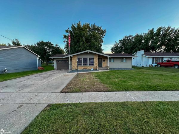 816 4th Avenue E, Albia, IA 52531
