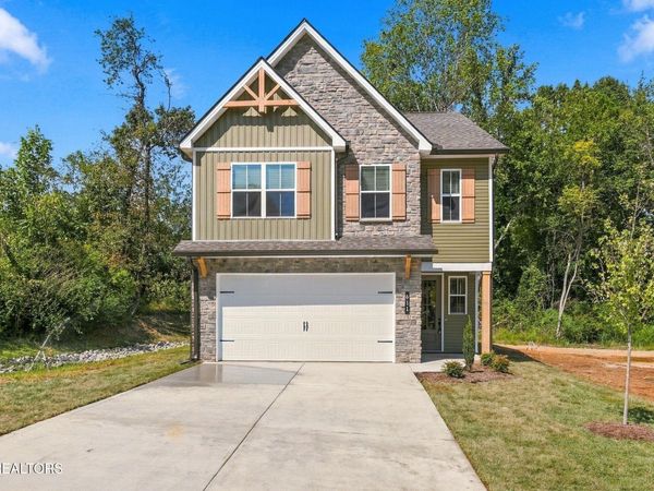 611 8th Avenue , Lenoir City, TN 37771