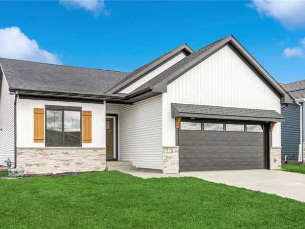 430 S Seven Oaks Road , North Liberty, IA 52317