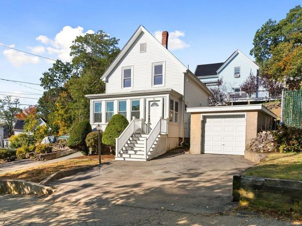 34 Oakland Ave, Lynn, MA 01905