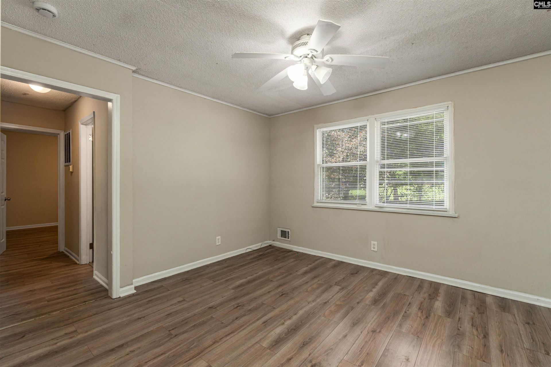 1001 Swan Lane  Photo 4